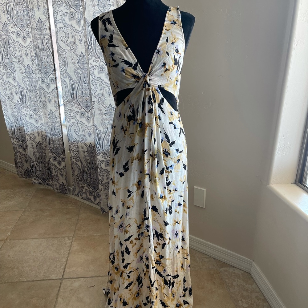 Lightweight long dress with slips up both sides.